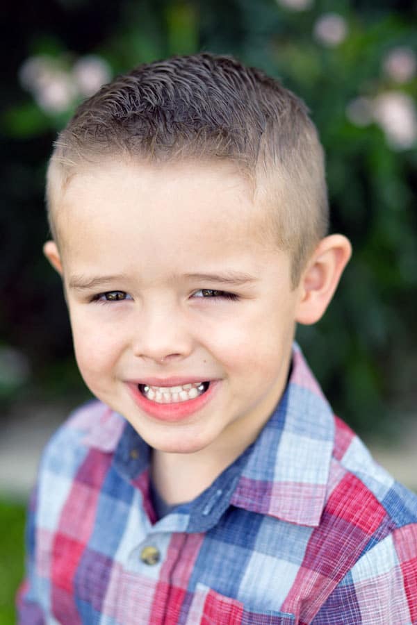 close up individual portraits for preschoolers in memphis tennessee by danielle jacqueline photography dressed well outside