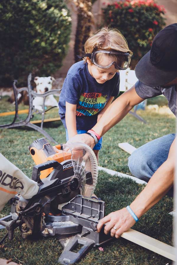 helping daddy with table saw for family project photography ideas in the south with danielle jacqueline