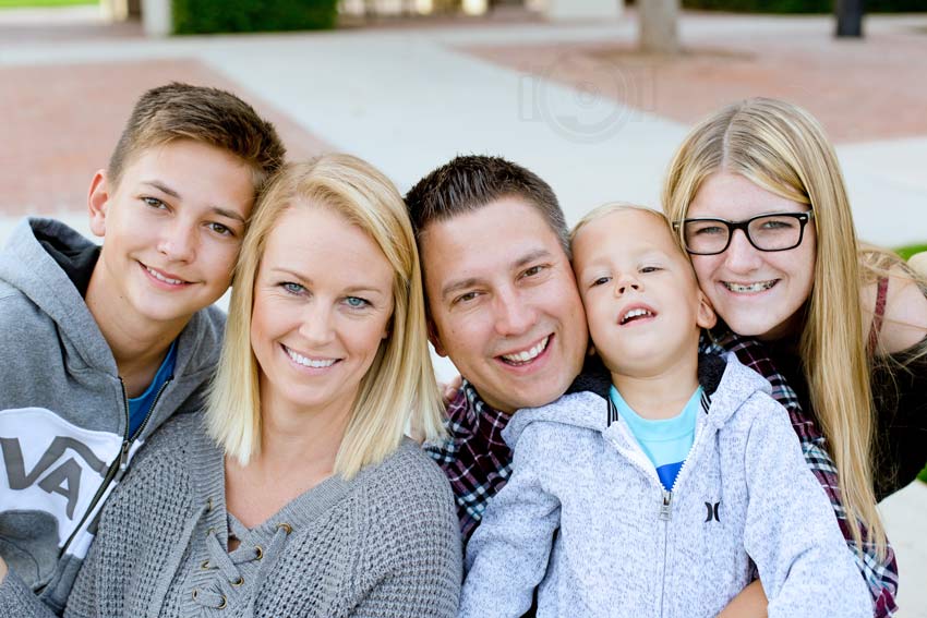 family picture at park in olive branch mississippi with local professional photographer danielle jacqueline blonde mom three kids enjoying life together captured family memories