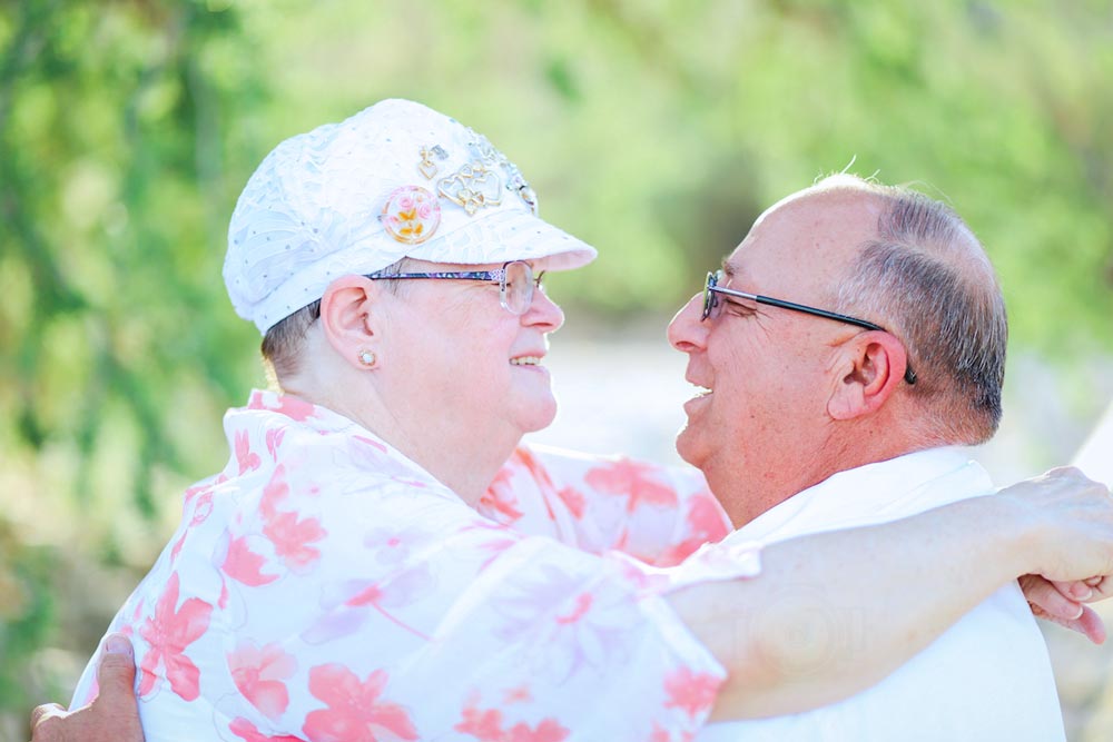 older senior couple basking in sunlight of love with each other anniversary portraits by danielle jacqueline photography in north mississippi get quote today green tree background hawaiian theme