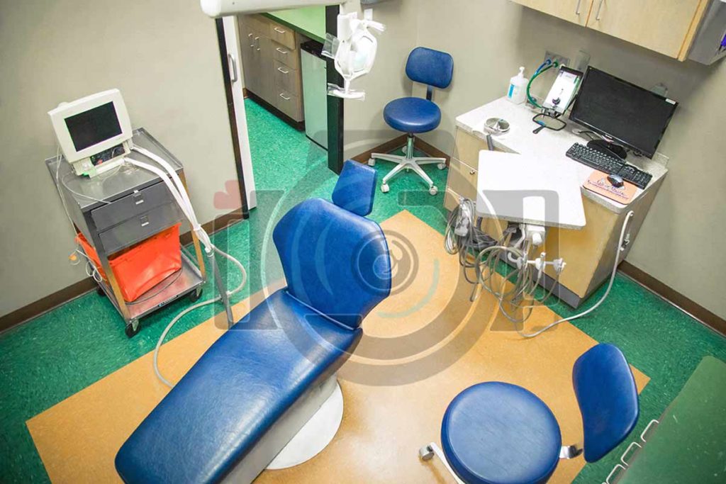 overhead view of colorful kid's dentist treatment room photography by danielle jacqueline near memphis tn