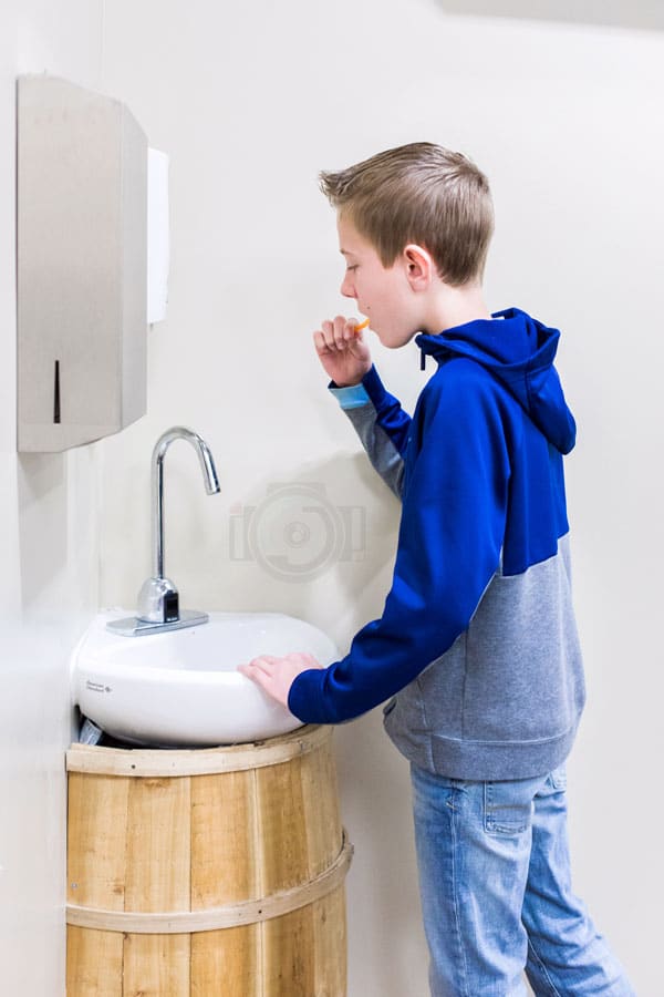 simple image of pediatrician patient brushing teeth at local office after dental appointment photography by danielle jacqueline near memphis tn