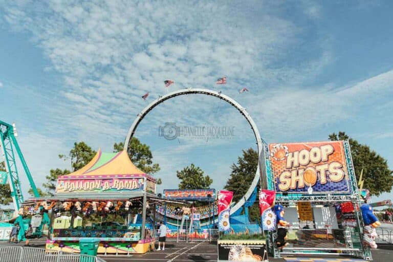 spinning caster ride behind two game stands hot shot balloon a rama before fair grand opening in desoto coutny ms by danielle jacqueline photography