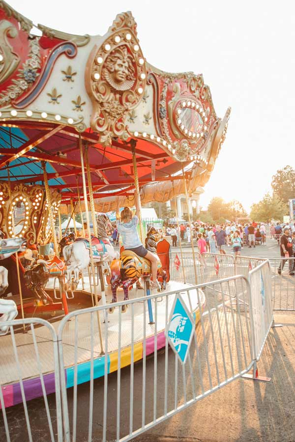 amazing lighting golden hour mississippi fairgrounds merry go round ride full of kids dusk danielle jacqueline photography memphis