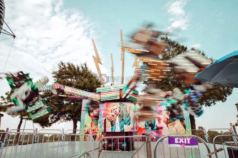 blurred spinning ride long aperature speed by danielle jacqueline photography near memphis tennessee as midsouth fair was full of people enjoying themselves with family and friends